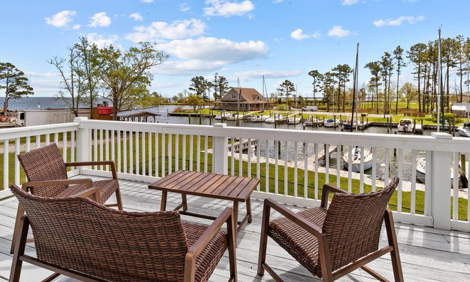 Oriental House | Seagulls Seaport- Pet Friendly, Waterfront, Slip