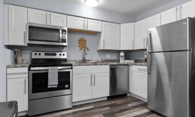Fairview Condo | Seahaven: Midtown Peace and Convenience Unit 6