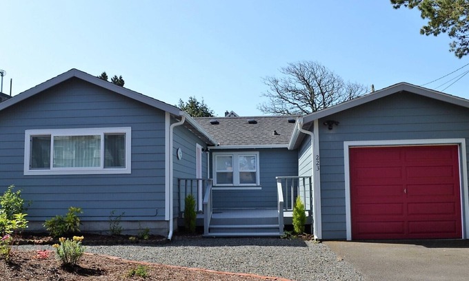 Seaside House | SEAHORSE COTTAGE - Adorable Cottage! 15 seconds to beach access