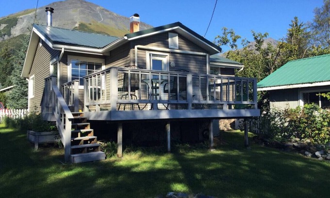 Seward Cottage | Seahorse Cottage- ocean view family home