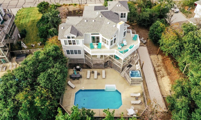 Duck House | SEAk OBX Beach Escape- bocce/horseshoe court, hot tub, pool, gym- in ❤️ of Duck