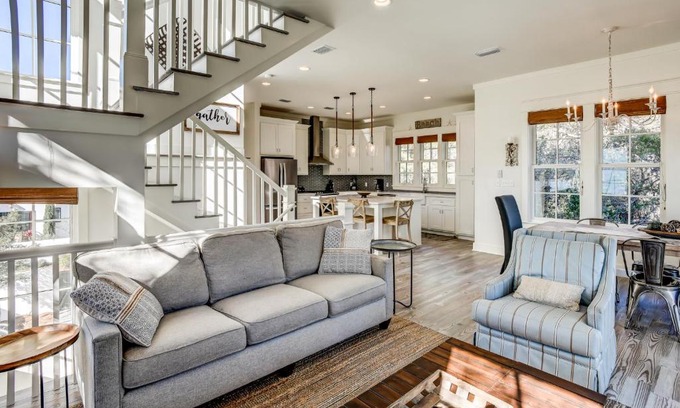 SeaNest Village House | Seanest Village: Moonlight Mile