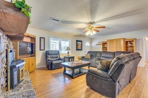 Searcy House | Searcy Retreat Home Near Little Red River