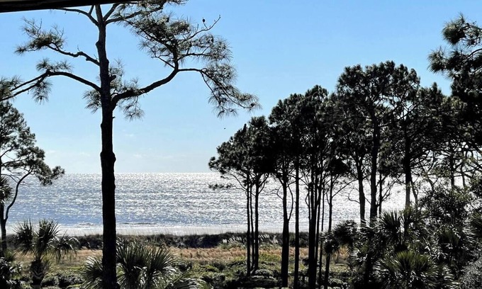 Hilton Head Island Condo | SeaRenity! Beautiful Reno! King bed! w/Bikes