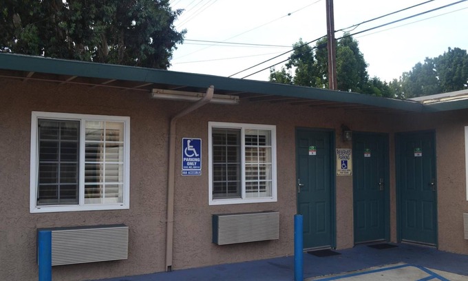 North Long Beach Hotel | Searle Motel