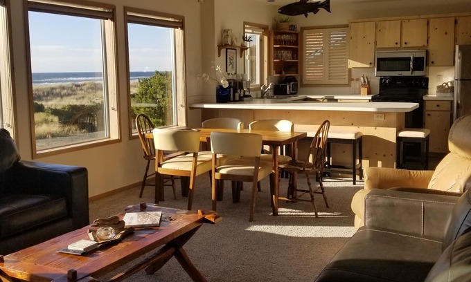 Rockaway Beach House | Seas the day, a beachfront home