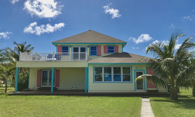 Spanish Wells House | Seas the Day Beach House 3 bed 3 bath with great rain water showers