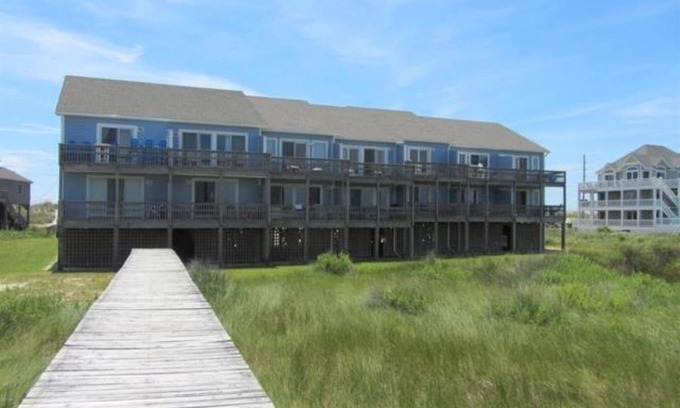 Hatteras Condo | Seas-The-Day has beautiful views of the Pamlico Sound!