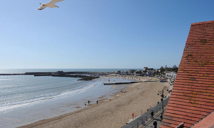 Lyme Regis Apartment | Seascape