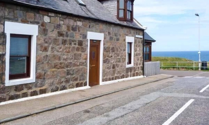 Buckie Cottage | SEASCAPE, pet friendly, character holiday cottage in Portknockie