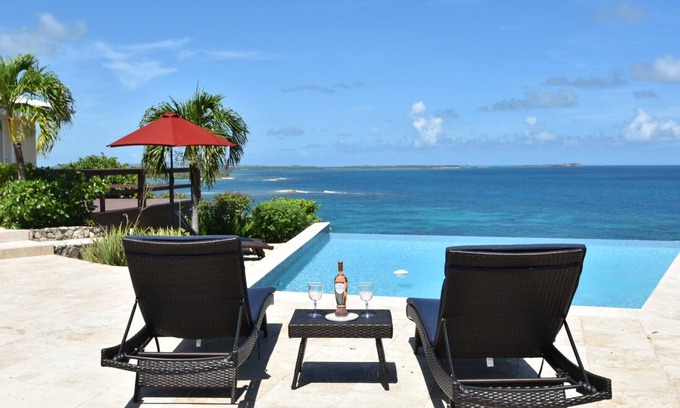 Willikies Villa | 'Seascapes' Villa 200º On Ocean View , Steps from the Long Bay Beach