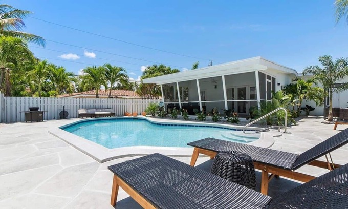 Dolphin Isles Apartment | Seashell~Walk To The Beach~Comfy Beds~Firepit~Pool
