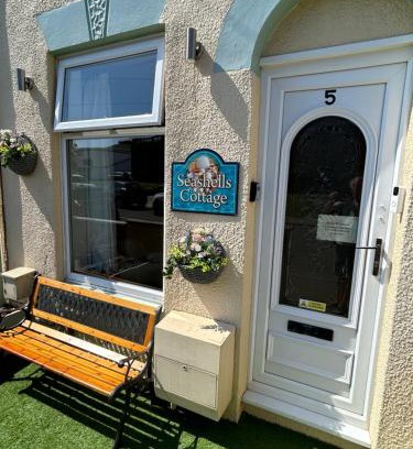 Gorleston-on-Sea House | Seashells Cottage