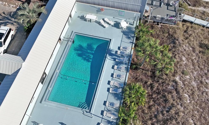 Sunnyside House | Seashore - Beautiful West End Townhome