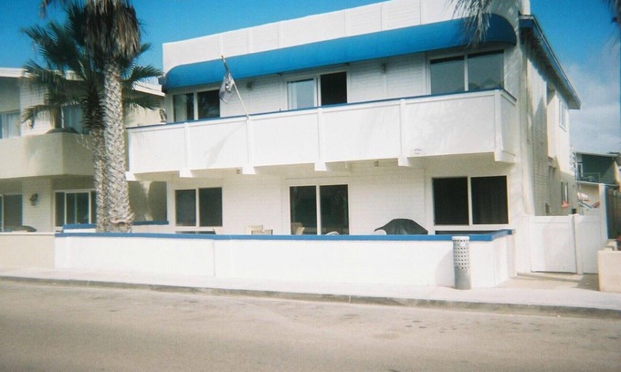 West Newport House | Seashore Dr - 11 Bikes, 10 Boards, 8 Wetsuits, 11 Beach Chairs & Toys -