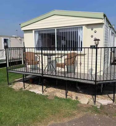 Mablethorpe and Sutton Ski Chalet | Seaside 3 bed dog friendly Caravan in Mablethorpe