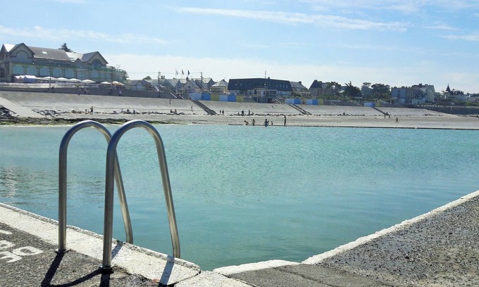 Saint-Pair-sur-Mer Apartment | Seaside apartment in the center of town! Everything nearby