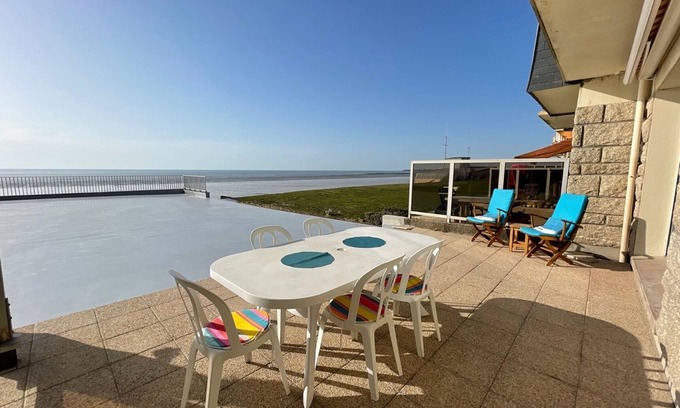 Jullouville Apartment | Seaside apartment with terrace and parking