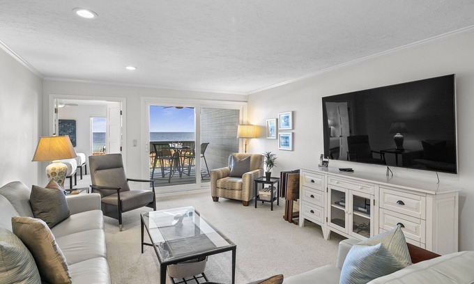 Holmes Beach Condo | Seaside Beach House 105 Gulf Front Condo Pool Unforgettable Sunset Views