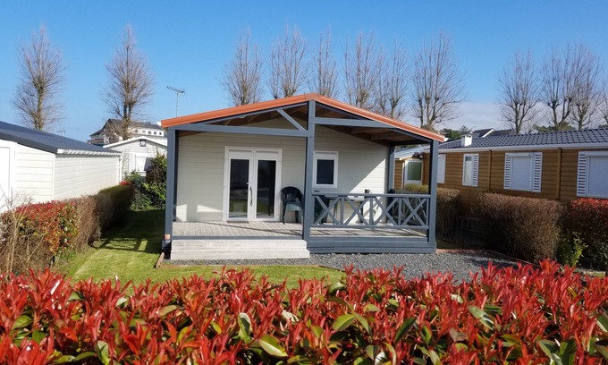 Grandcamp-Maisy Ski Chalet | Seaside chalet with heated indoor pool