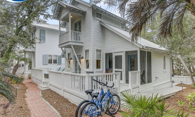 Seaside House | Seaside Cottage "SEA SHACK" * Adorable Tupelo Street, * Sleeps 4 *