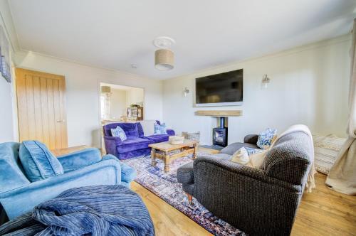 New Forest District House | Seaside Cottage with Hot Tub in Calshot