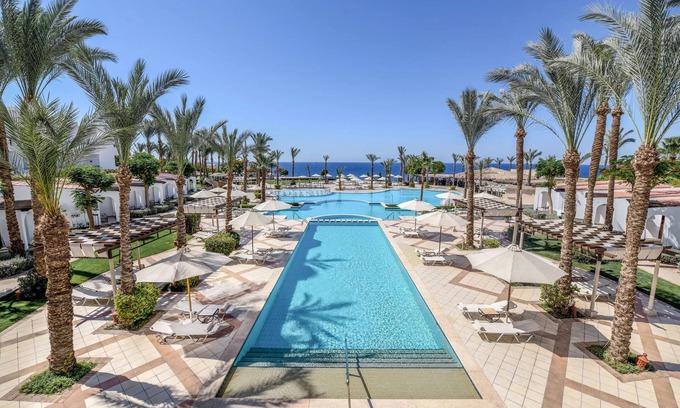 El Hadaba Hotel | Seaside Resort l Poolside Fun, Stunning Views, Wellness Spa & Nearby Reef Diving
