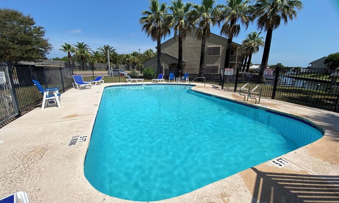 Harbor Oaks House | Seaside Escape - Boat Slip and Water View Canal Side Bayhouse Condo!