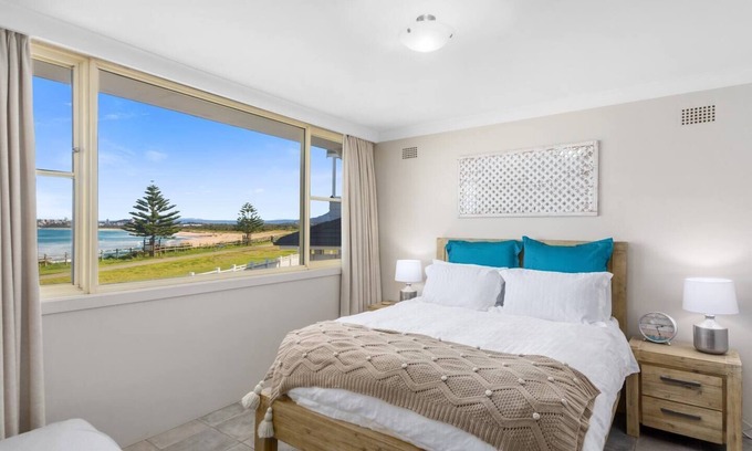 Towradgi Apartment | Seaside Escape Stunning Vistas over Towradgi Beach