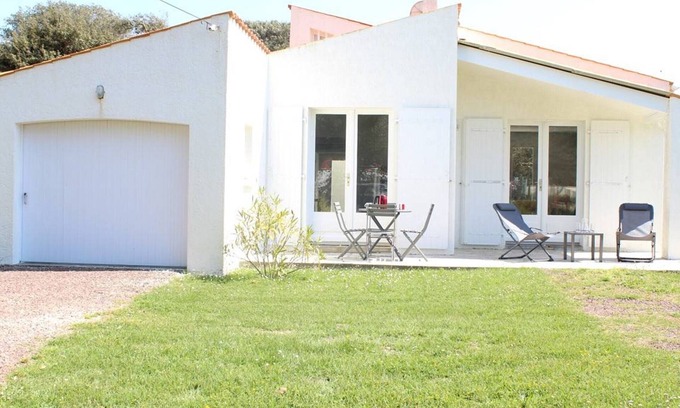 Domino House | Seaside 4-Room House, 6 Sleeps, 100m from Beach, Parking, Terrace - Saint-Georges-d'Oléron