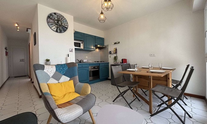 Saint-Trojan-les-Bains Apartment | Seaside Apartment with Ocean View, Forest Proximity, and Wifi for 4 in Saint-Trojan-les-Bains