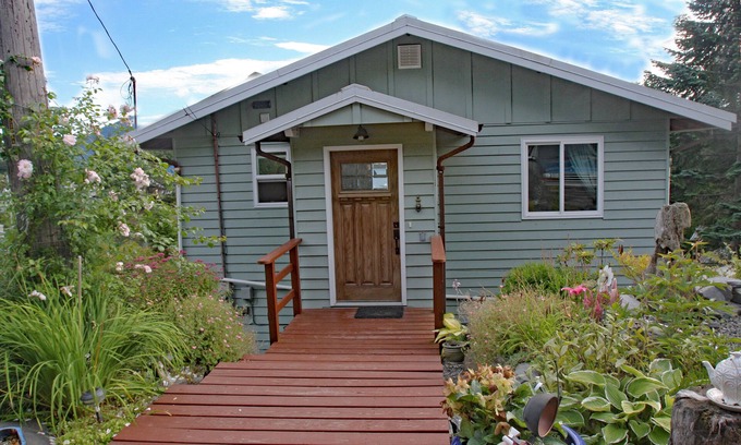 Ketchikan House | Seaside Garden House Located Near The Marina.