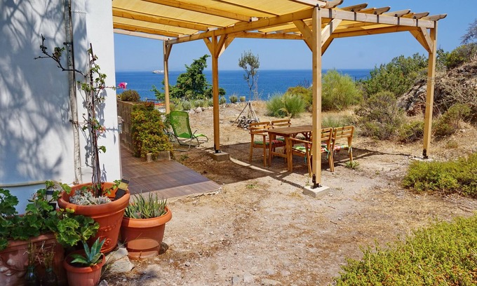 Kontos Apartment | Seaside Garden Studio