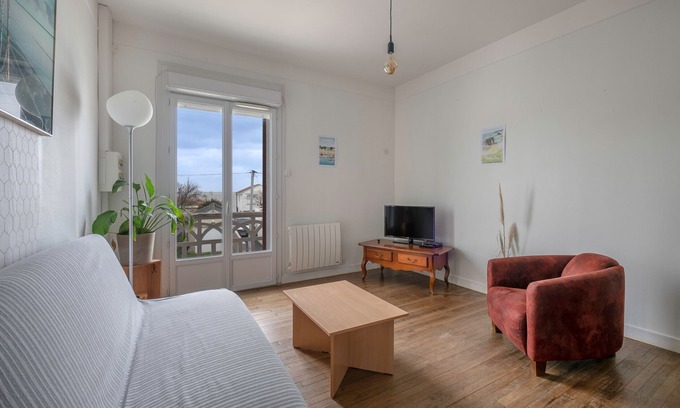 Le Cormier Apartment | seaside getaway at la Plaine sur mer