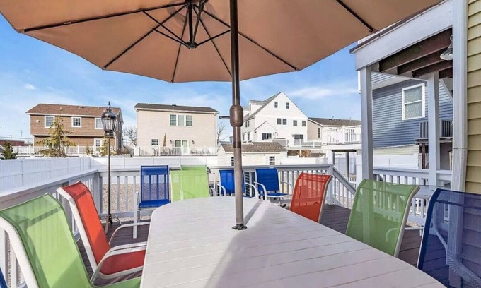 Seaside Heights House | Seaside Getaway! 3 Blocks to Beach +Washer/Dryer