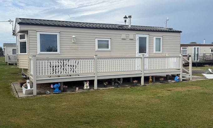 Chapel Saint Leonards Ski Chalet | Seaside Getaways Chapel Saint Leonards - sleeps 6