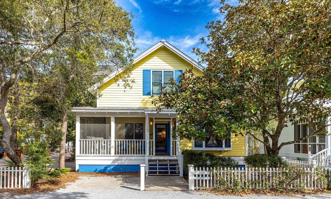 Seaside House | Seaside "Going Coastal" |3BR | 3.5 Baths| Sleeps 6 | 2 KINGS| Bikes