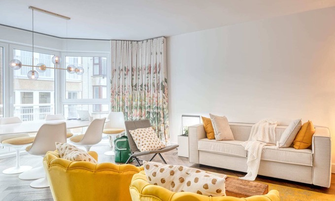 Duinbergen Apartment | Seaside Haven for 6 with Parking in Knokke