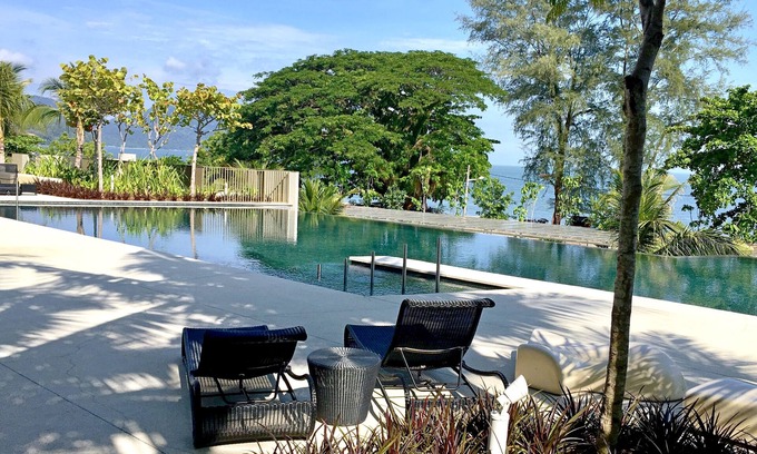 Batu Ferringhi Apartment | Seaside, heart of Batu Ferringhi beach, luxury home stay
