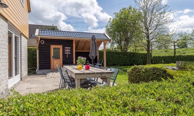 Wemeldinge House | Seaside Holiday Home with Sauna