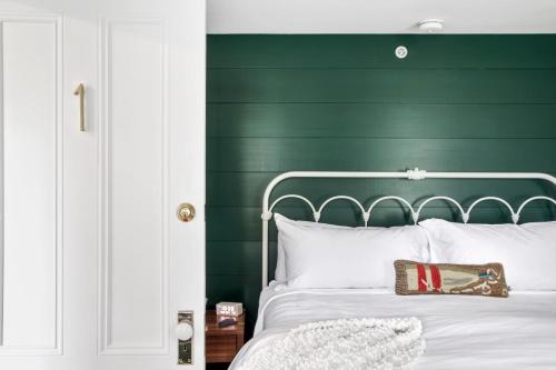 Port Clyde Hotel | Seaside Inn