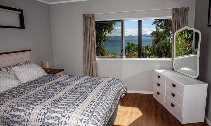 Tamaterau Apartment | Seaside Kiwiana Stay Private Beach Access