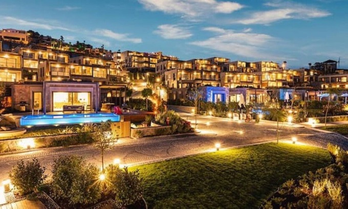 Bodrum City Center Villa | Seaside Luxury Serviced 4 Bedroom Flat in Bodrum
