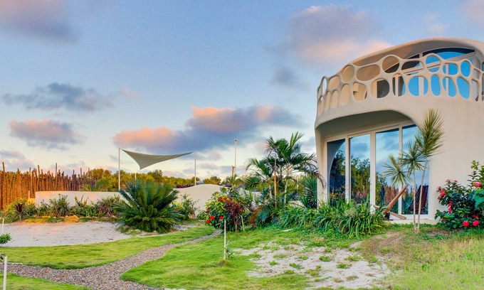 Cocoplum Condo | Seaside luxury suite with AC & pool