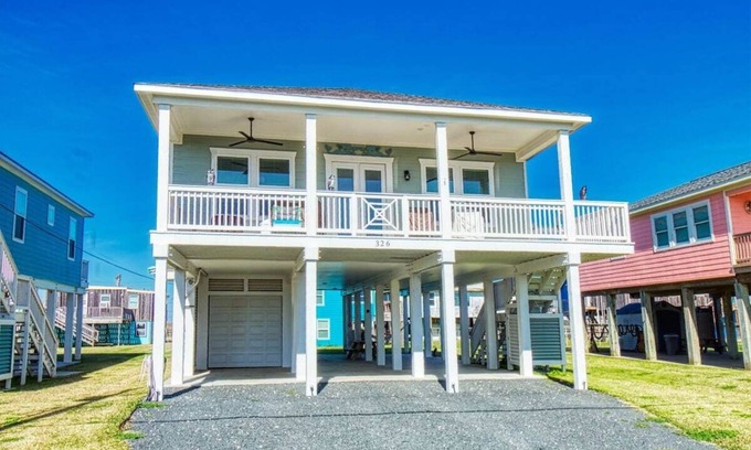 Surfside Beach House | Seaside Oasis-Family/Beach Getaway-Purified H2O!
