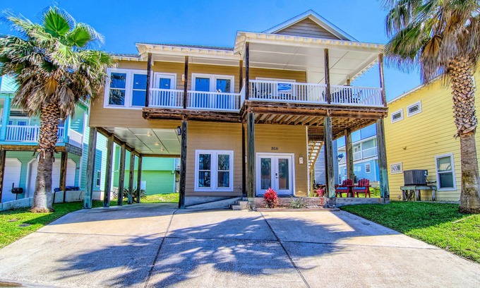Sand Point House | Seaside Paradise – Upstairs Unit 3BR/2BA – Great deck! Close to beach and pool.