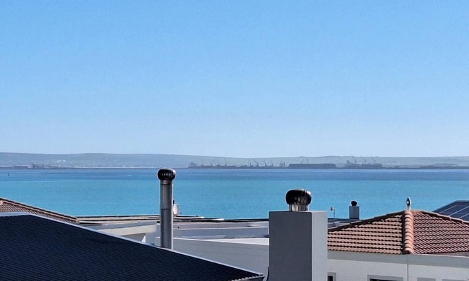 Langebaan House | Seaside Retreat in Langebaan with Hot Tub and BBQ