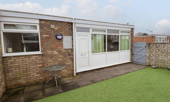 Chapel Saint Leonards Cottage | SEASIDE RETREAT, pet friendly, with a garden in Chapel St Leonards