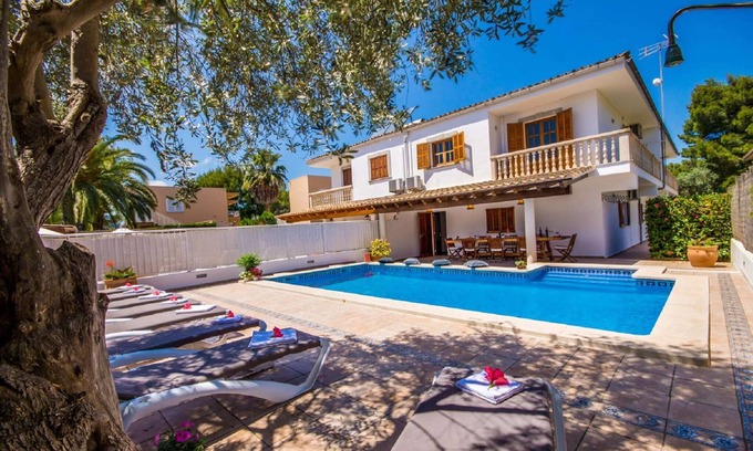 Alcudia House | Seaside Retreat with Pool
