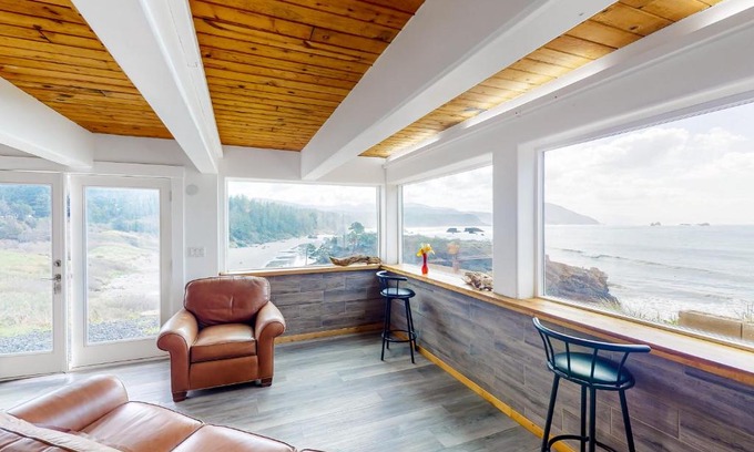 Port Orford Hotel | Seaside Serene